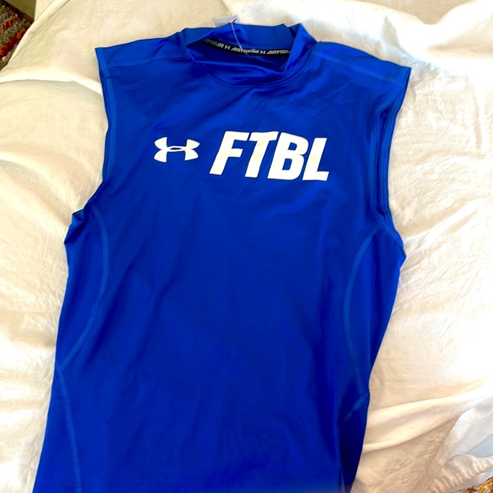 Blur tight shirt